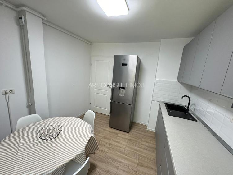 2 camere decomandat, renovat | Etaj 1/4 | Parcare inclusă | Mobilat și utilat