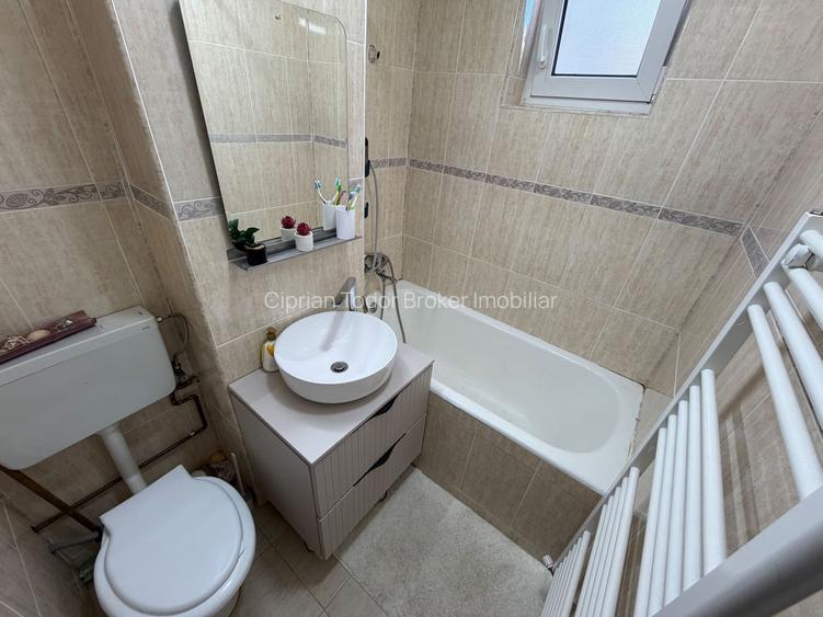 Apartament 3 camere, etaj 2 - Cugir