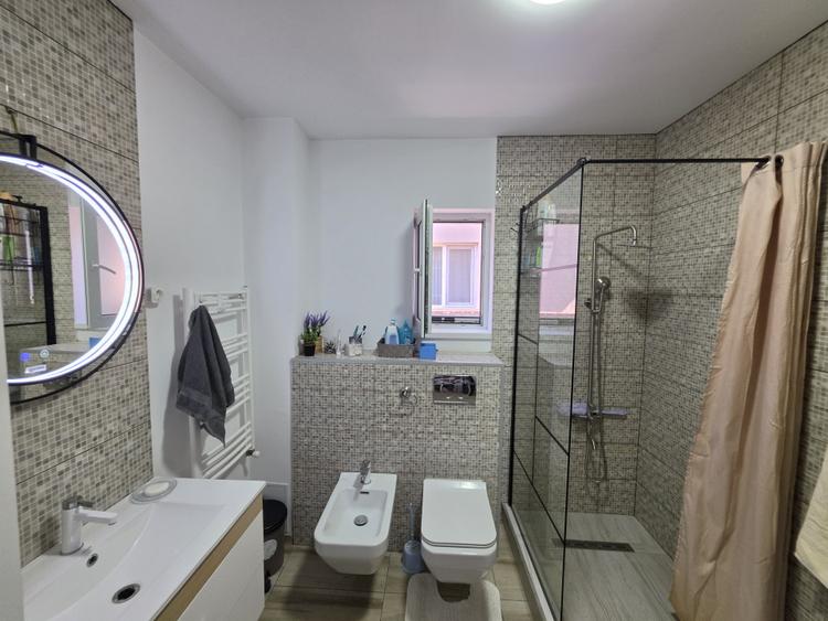 Oportunitate! Casa la sol cu pod amenajat, 4 camere, mobilata utilata, Valu Tr!