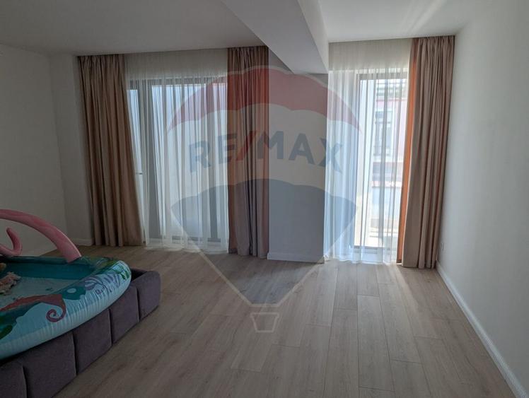 Casă / Vilă cu 6 camere de vânzare în zona Central