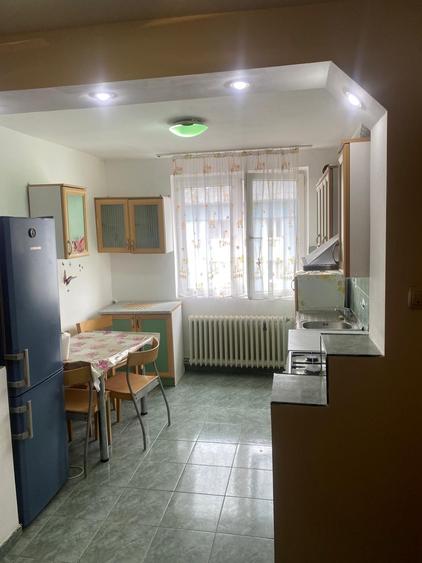 Apartament cu 3 camere,decomandat,spatios,zonan foarte buna (Octavian Goga)