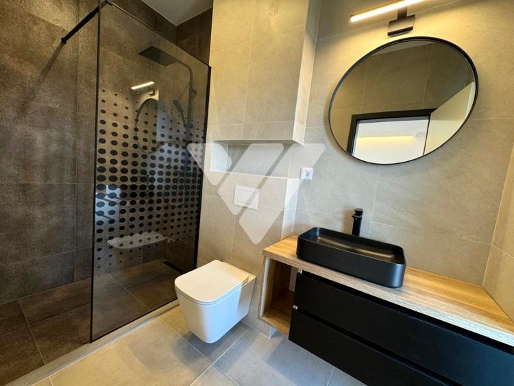 Apartament de lux 115 mp utili 4 camere 4 bai curte privata 200 mp