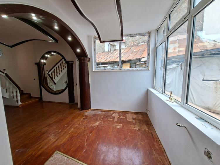 Piata Unirii, Calea Calarasilor, Hala Traian, PROPRIETAR, vand casa P+M, 4 cam.