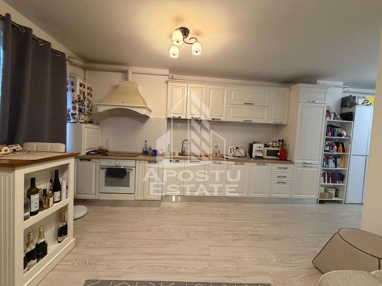 Apartament cu 2 camere, semidecomandat, bloc nou, zona Soarelui