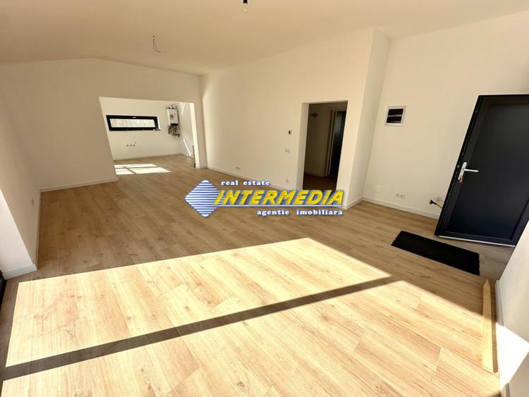 CASA NOUA I 90 MP I FINISATA LA CHEIE I ASFALT I TOATE UTILITATILE I