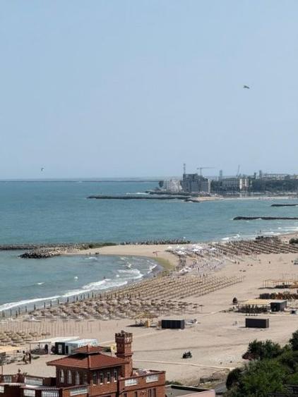 Apartament 3 camere de vanzare zona Faleza nord, vedere mare,CENTRALA, MOBILAT