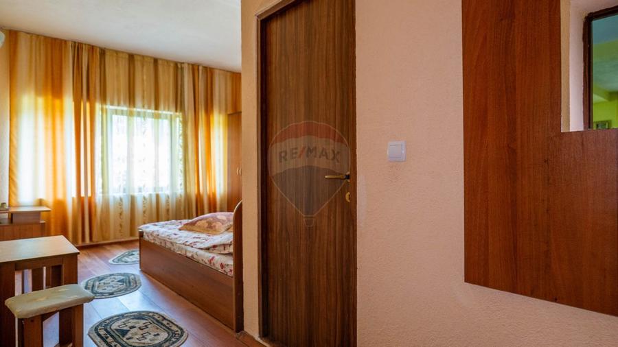 Vanzare vila/pensiune D+P+E+M 10 camere, Daesti jud. Valcea