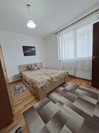 Inchiriez ap 2 camere zona Vlahuta etaj intermediar, disponibil imediat