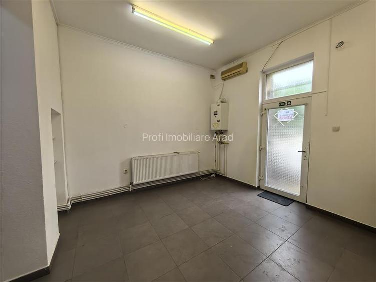 Spatiu comercial 25 mp central la doar 200 euro - 6