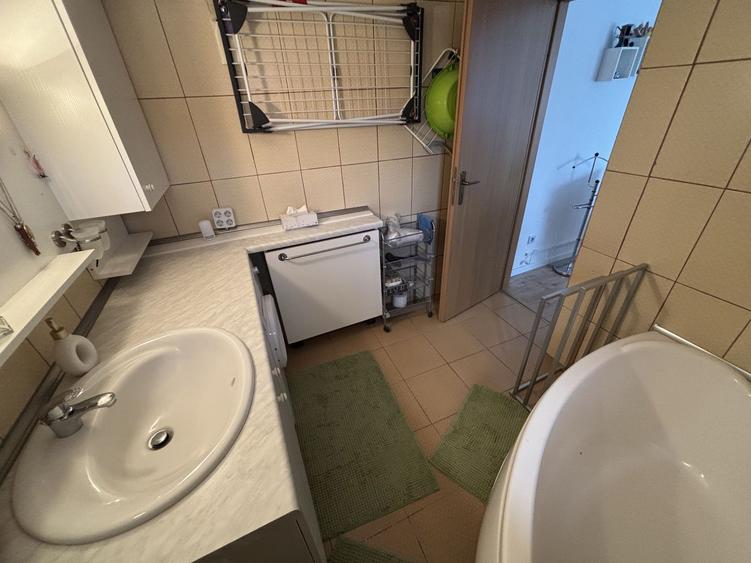 Casa de vânzare în zona Girocului