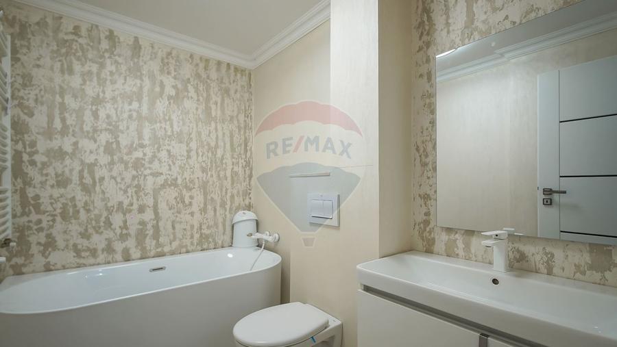 Apartament cu 4 camere de închiriat!