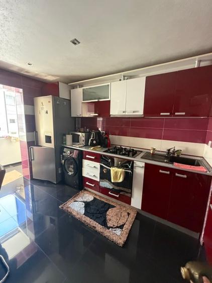 Apartament spatios , etaj 2