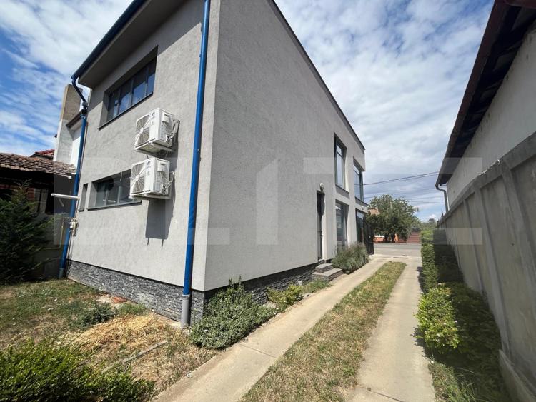 Spațiu comercial de închiriat, 180 mp utili, parcare proprie, Oradea