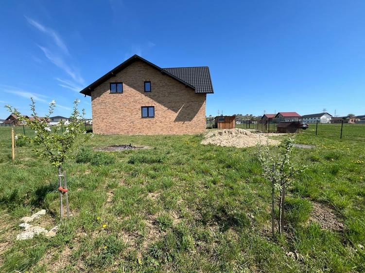 Casă de vânzare | Burdujeni | 200 mp utili | 7,7 Ari