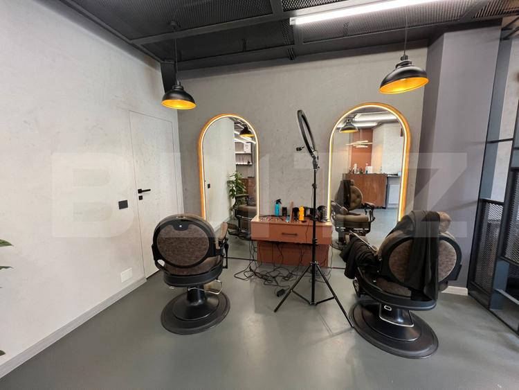 Spațiu salon, 44 mp, zona centrală