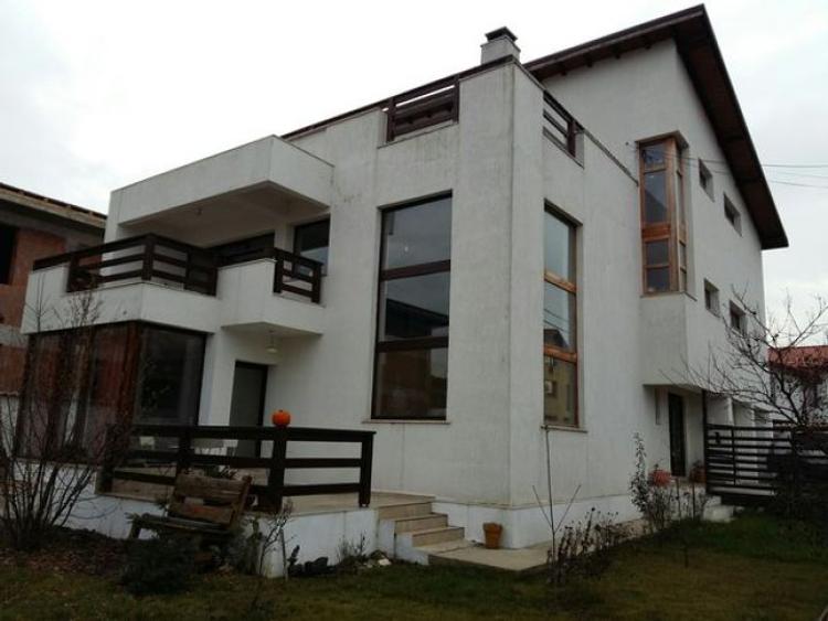 Vila ren.2018,P+1+M, 5 dormitoare,4bai,teren 500 mp,garaj 2 loc.cu acces in casa