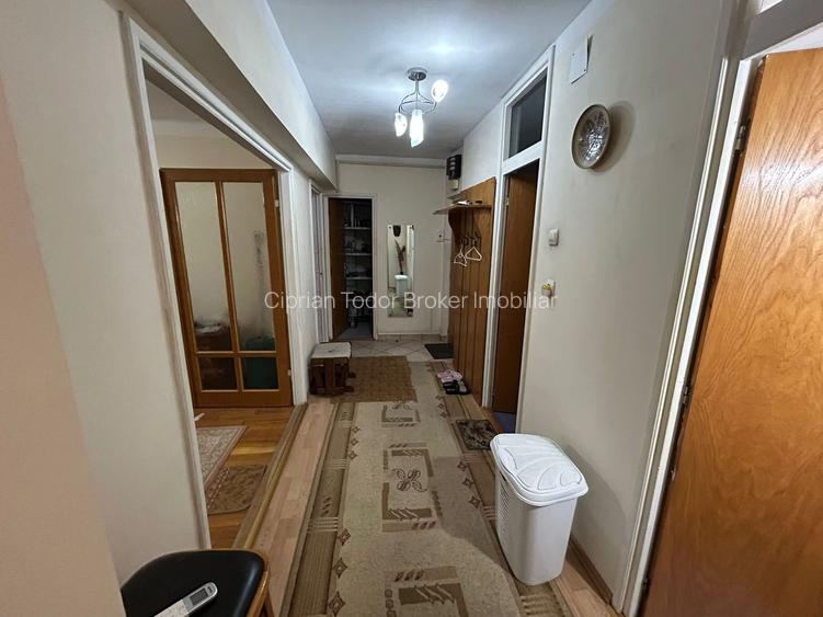 Apartament 3 camere, etaj 1 - zona Centru - 10
