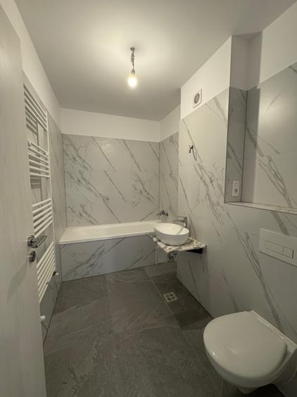 3 camere, 74,7 mp + 15 mp balcon, TVA inclus 21%, februarie 2028