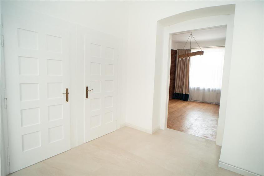 Apartament ultracentral cu 3 camere pe Strada Primariei
