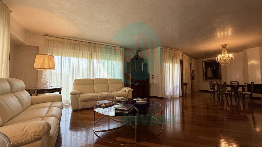 4 camere de lux în Primăverii cu terasă și 2 parcări