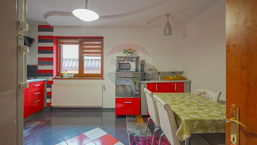 Casă cu garaj și panouri fotovoltaice – Codlea!