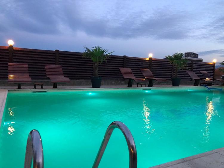 RESORT BRASOV - PISCINA - FOODCOURT - LAGUNA