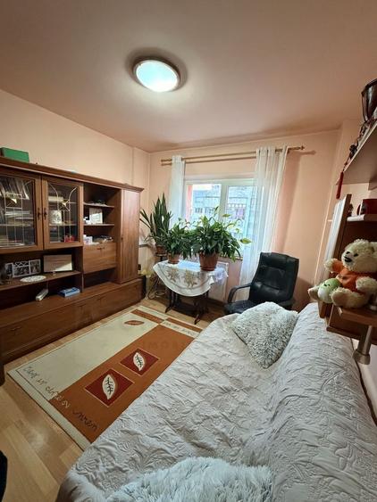 Apartament 4 camere 75 mp cu balcon si pivnita pe b-dul Mihai Viteazu