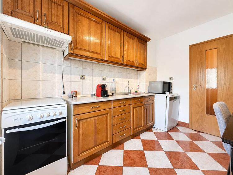 Apartament 4 camere decomandat, 2 băi, 2 balcoane