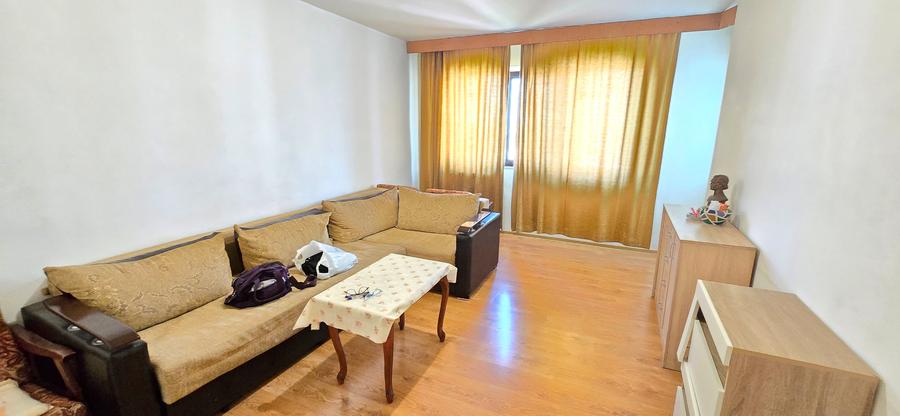 Se inchiriaza apartament 3 camere decomandat, bvd. Independentei, langa Golia