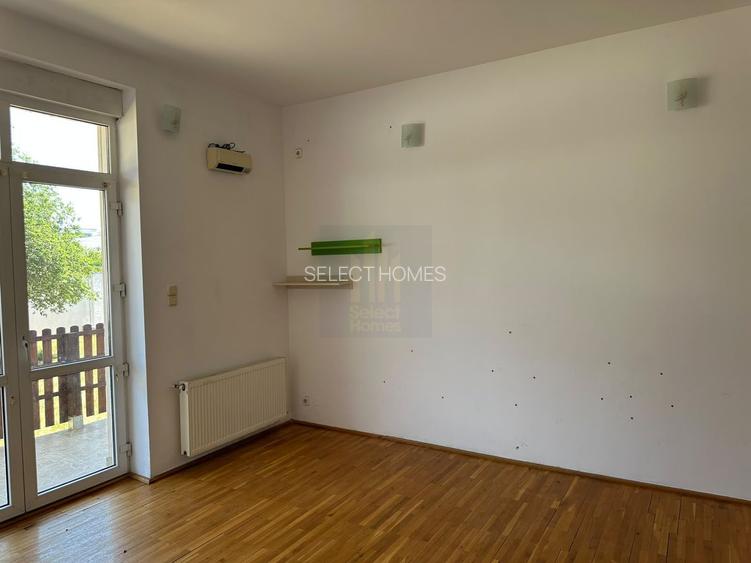 Vila 10 Camere 600mp Teren 1775 mp de Vanzare *Iancu Nicolae*