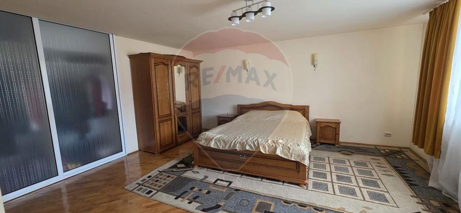 PRET REDUS Vila 453 mp + Domeniu 3156 mp in Gura Ocnitei