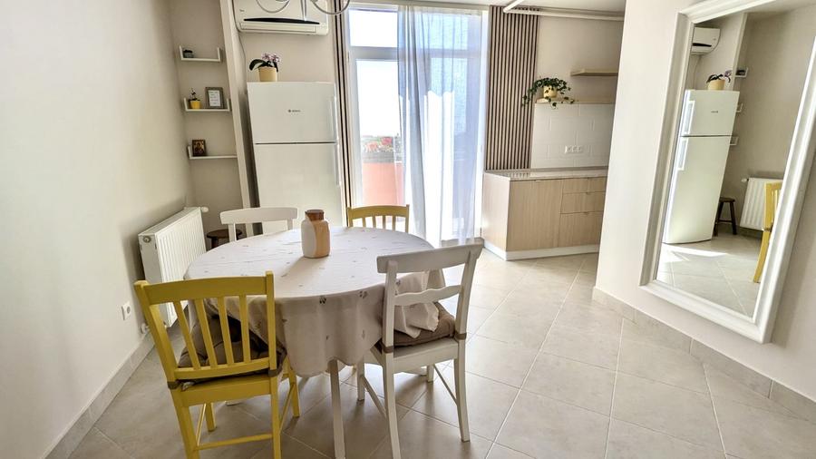 Penthouse 3 Camere, 2 bai, decomandat, 100 mp utili - Zona Aradului