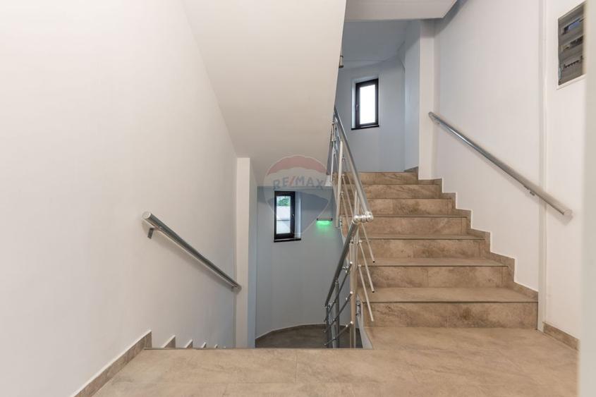 Cladire Mixtă de vânzare 800mp, D+P+3E+M în Tudor Vladimirescu - Iasi
