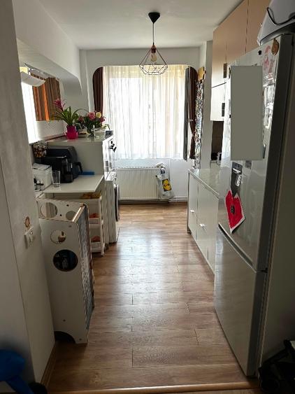 Proprietar vând apartament 4 camere, 84 mp, decomandat, zonă centrală Gh. Lazar
