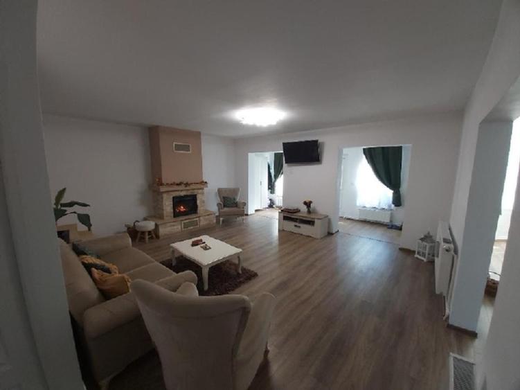 Casa 168mp 5 Camere Teren Plat 1077mp Zona Superbă Fara Trafic 8 km de Deva