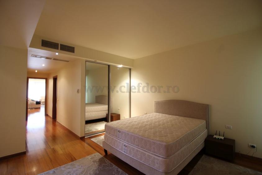 Apartament cu 3 camere de închiriat în zona Primaverii