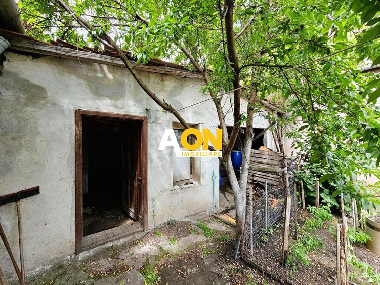Casa veche, 5 camere, 287 mp teren, zona Prefectura. Necesita renovare