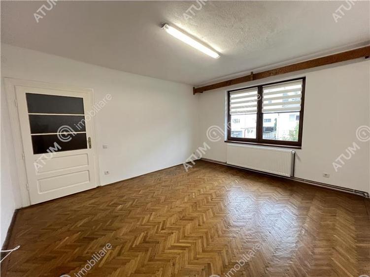 Casa 3 camere cu 2 pivnite si teren de 242 mp zona Calea Dumbravii