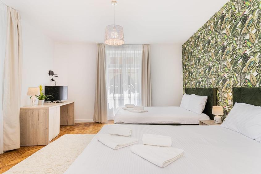 Pensiune 650 m2 , Str Castelului