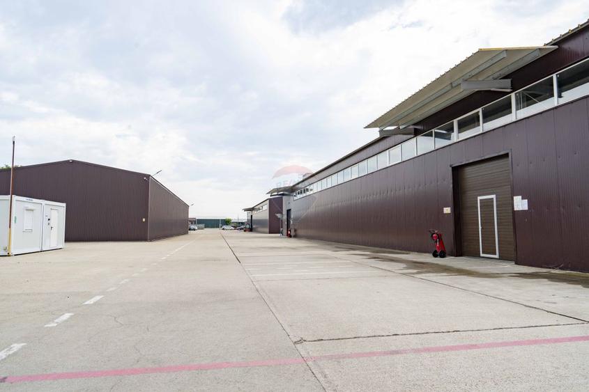 Proprietate industrială 5 hale, teren 21,105 mp, Santion,