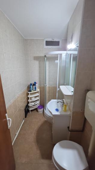 Apartament 3 camere, 74 mp, balcon, demisol, Cetate
