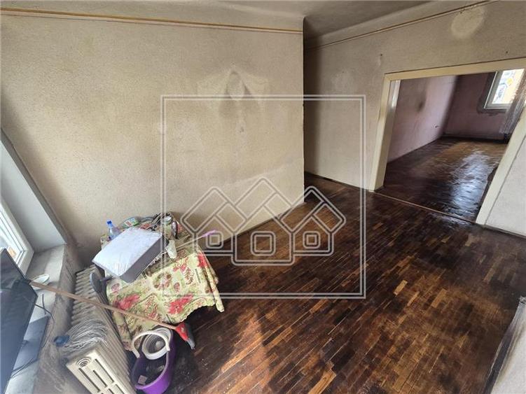 Casa individuala, cu 2 intrari separate, 235 mp utili + teren