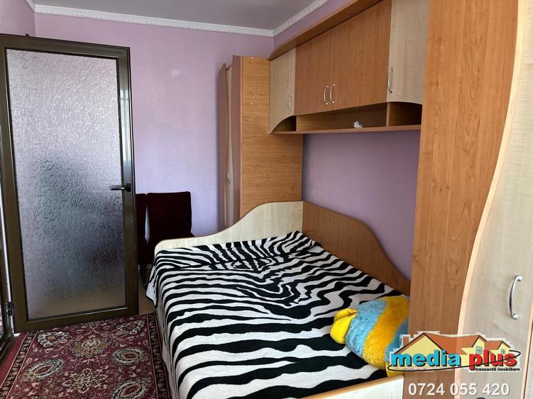 Apartament 3 camere semidecomandat, etaj 3/4, Micro 38