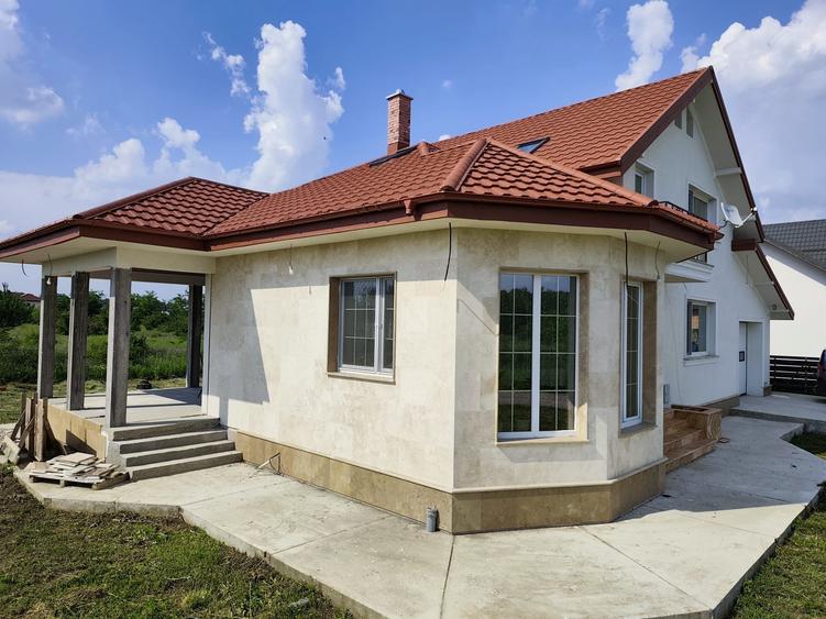 FARA COMISIOANE casa cu 5 camere premium P+E cu 3 bai garaj terasa mare la cheie