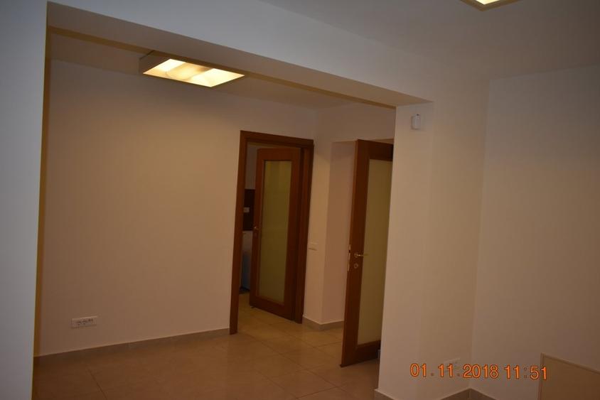 Apartament 5 camere pretabil birouri/locuit