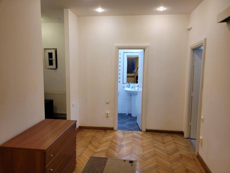 Închiriez apartament 2 camere, [zona parc Cismigiu, hotel Veneția]