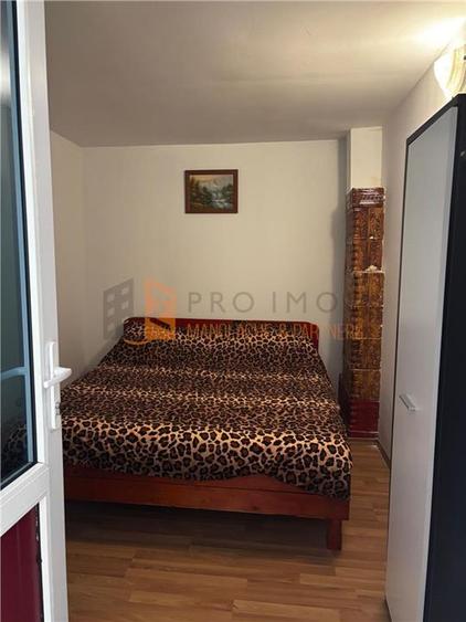 Ansamblu cabanute zona Cozieni