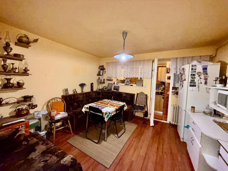 Apartament 2 camere, decomandat, etaj 1, Zona Marasti