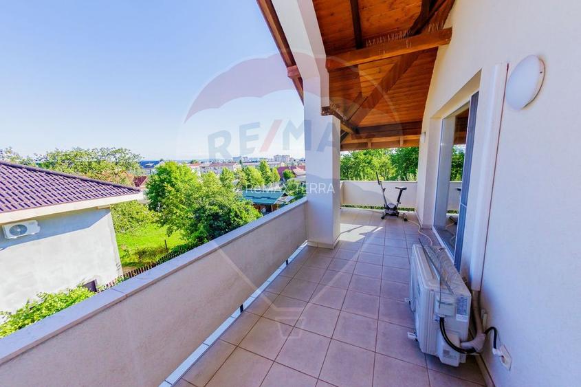 Casă elegantă în zonă exclusivistă, cu priveliște de vis - 12