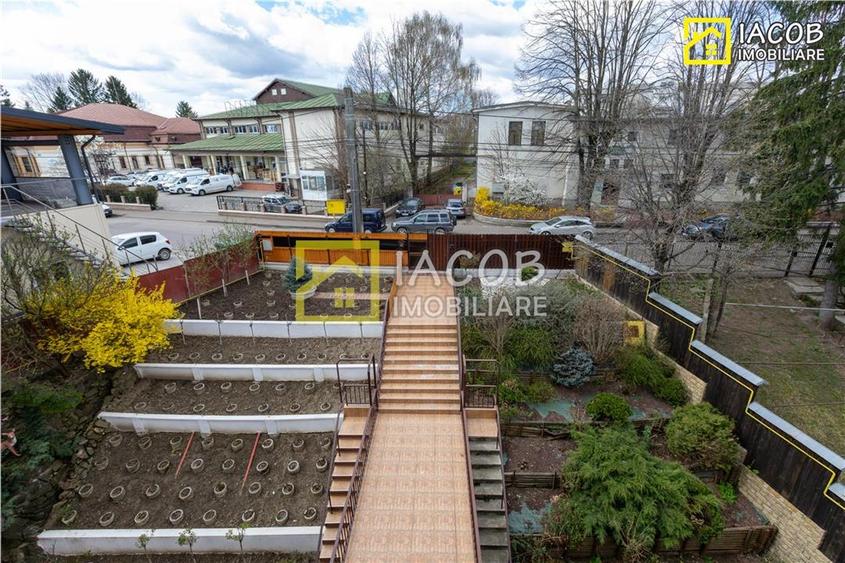 1/2 Duplex  S+D+P+2E, 455 mp in zona centrala a mun. Bacau